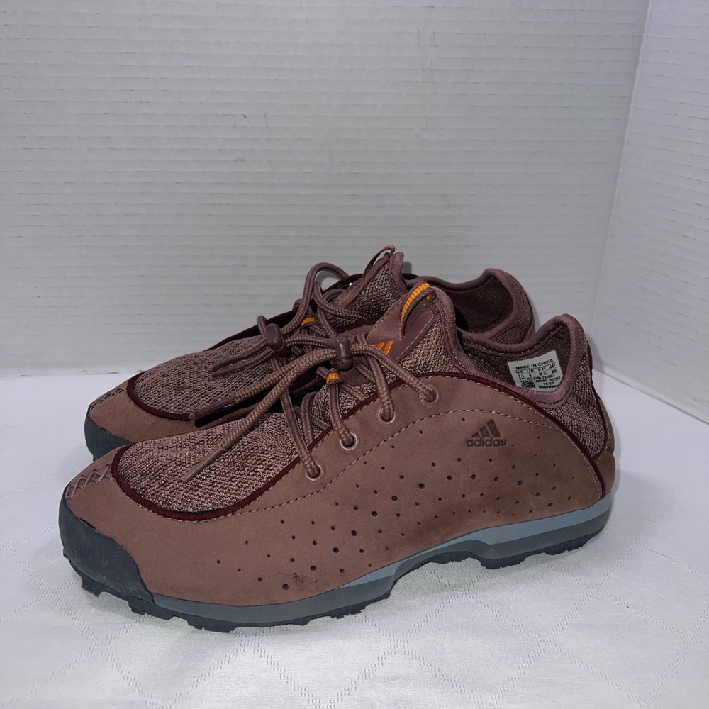 🔥🔥🔥 Adidas Chucka women's running and walking shoes in brown 2005